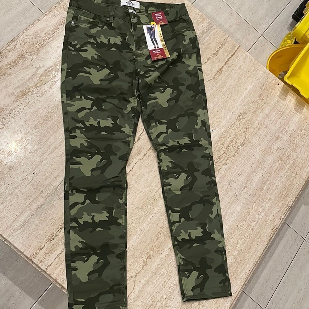 NWT Jordache Skinny Mid rise